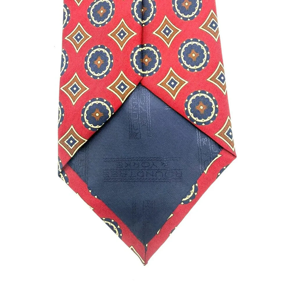 Roundtree & Yorke Men's 100% Silk Tie Handmade in Italy Red Geometric Medallion